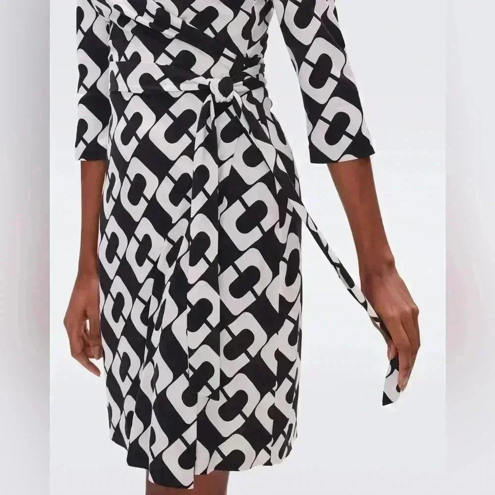 Diane von Furstenberg Vintage Julian 100% Silk Jersey Wrap Dress Chain Link SZ 6 - Picture 2 of 11